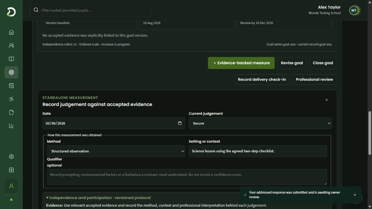 A dated progress entry records a judgement, method and classroom context.